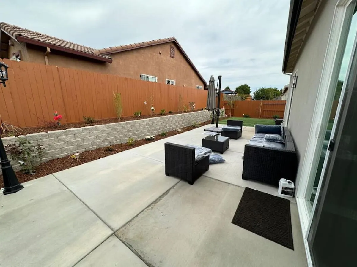 Дом отдыха Brand New South Sacramento Home США