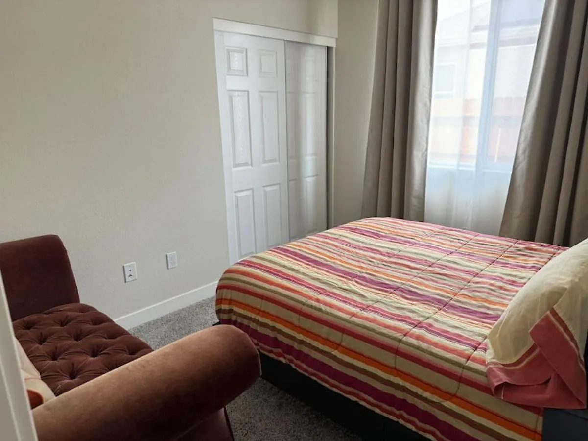 Дом отдыха Brand New South Sacramento Home