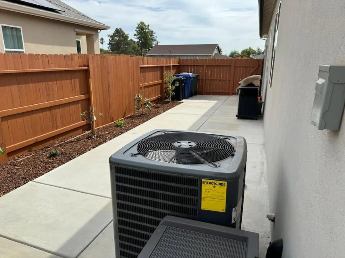 Дом отдыха Brand New South Sacramento Home