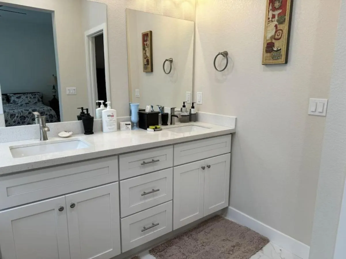 Дом отдыха Brand New South Sacramento Home